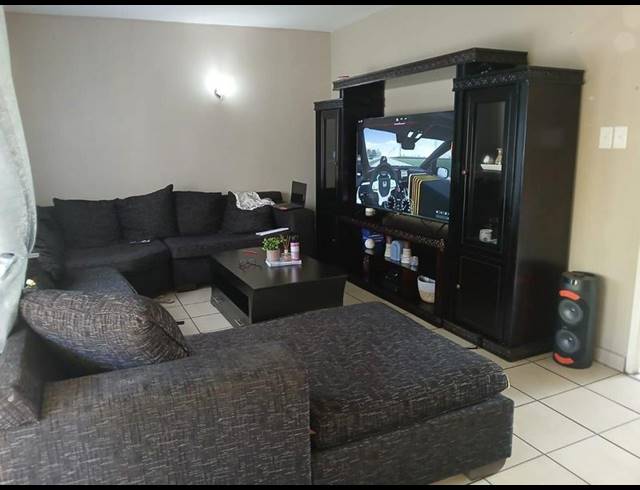 2 BEDROOM APARTMENT FOR SALE IN SASOLBURG EXT 2